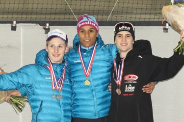 Daidai Ntab (midden) na de huldiging van het NK Pure Sprint (foto Henk Haans)