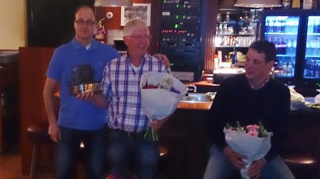 De winnaar van de Vrijwilligersprijs 2015 Pieter van der Steen te midden van Frank van Elderen (winnaar 2014) en medegenomineerde Marc van Hulten