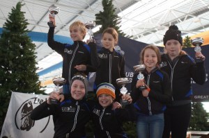 Een aantal deelnemertjes met hun gewonnen prijzen