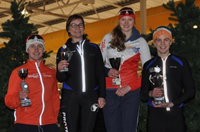 De winnaars van de wisselbekers v.l.n.r. Thomas van Dijk, Petra Smit, Merel Bertens en Jochem van Hulten