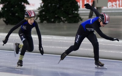 De eindsprint tussen Teun van der Linden (rechts) en Thomas van Berkel (foto Wouter Groenen)
