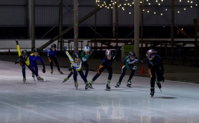 Teun van der Linden (vooraan) en Thomas van Berkel (derde) tijdens de pupillenmarathon (foto Wouter Groenen)