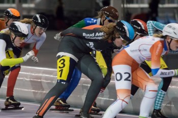 Merel Bertens met nummer 31 tijdens de landelijke marathon (foto Jeroen Happel)