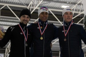 Dai Dai Ntab op de hoogste trede van het NK Pure Sprint tussen Jesper Hospes (links) en Martijn van Oosten (foto Rina Schrijver)